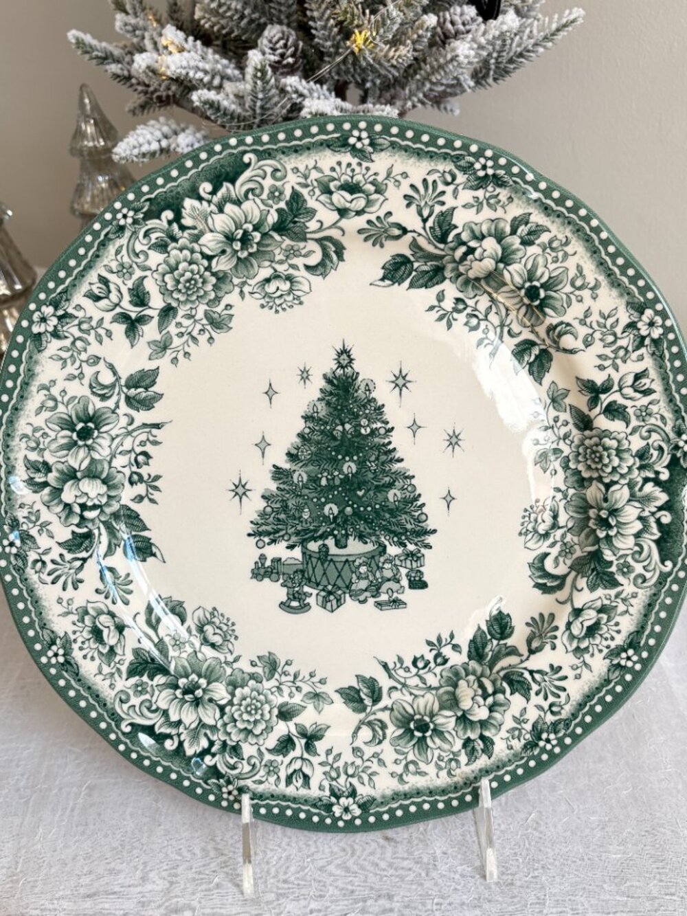Legend British Heritage Christmas Tree Earthenware Set of4 Dinner Plates New